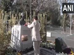 
      
      Madhya Pradesh CM Mohan Yadav pays tribute to Mahatma Gandhi
      
      