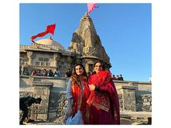 
      
      Raveena Tandon visits Nageshwar Jyotirling with daughter Rasha Th
      
      