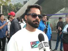 
      
      Kohli lookalikes among massive crowds at Arun Jaitley Stadium 
      
      