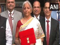 
      
      Budget 2025: Nirmala Sitharaman's sari honours Madhubani artist
      
      
