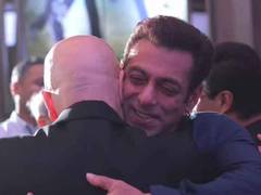 
      
      Anupam Kher shares rare pic with Salman Khan
      
      