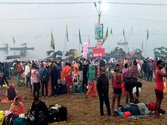 
      
      Devotees praise Modi & Yogi, dismiss Kumb arrangements allegation
      
      