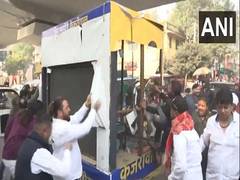 
      
      Members of Valmiki Samaj, Dalit Mapanchayat protest against AAP
      
      