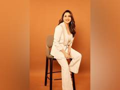 
      
      Madhuri Dixit recalls working in 'Pukar' 
      
      