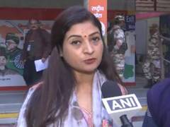 
      
      Delhi polls: Congress Kalkaji candidate Alka Lamba cast vote
      
      