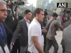 
      
      Congress MP Rahul Gandhi cast his vote at a polling station
      
      