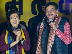 
      
      Shatrughan Sinha wishes AAP leaders success in in Delhi elections
      
      