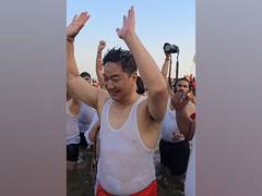 
      
      Rijiju take dip in Triveni sangam, says 'not to do politics'
      
      
