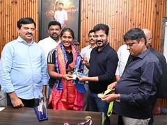 
      
      Telangana CM announces Rs 1 crore cash reward for Gongadi Trisha
      
      