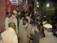 
      
      Scuffle breaks out between AAP-BJP workers in Sangam Vihar
      
      