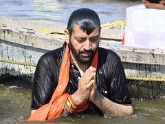 
      
      Mahakumbh: Haryana CM takes holy dip at Triveni Sangam
      
      