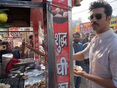 
      
      Vicky enjoys Bihar’s famous Litti-Chokha from street vendor
      
      