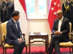 
      
      Himanta Biswa Sarma meets President of Singapore to deepen Assam-
      
      
