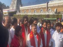 
      
       Naga Chaitanya, Sai Pallavi seek blessings at Tirupati temple 
      
      