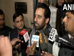 
      
      Delhi Police questions AAP MLA-elect Amanatullah Khan
      
      