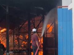 
      
      Gujarat: Massive fire breaks out in Gandhidham city of Kutch 
      
      