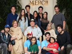 
      
      Salman Khan shares fam-jam picture on V-Day
      
      