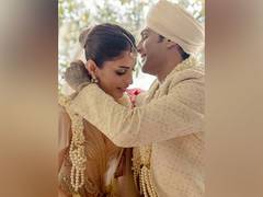 
      
      Prateik Babbar, Priya Banerjee are now married
      
      