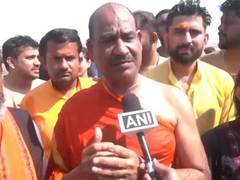 
      
      Lok Sabha Speaker Om Birla visits Maha Kumbh
      
      