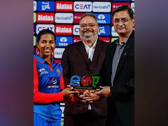 
      
      WPL 2025: Stacy-Ann King reacts on DC's Niki Prasad's knock
      
      