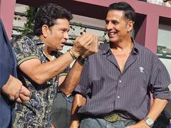 
    Akshay Kumar drops candid picture with Sachin Tendulkar
    