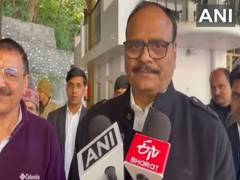 
      
      UP Dy CM Brajesh Pathak offers Prayers at Kainchi Dham, Nainital
      
      