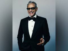 
      
      BAFTA: Jeff Goldblum plays moving piano tribute to David Lynch
      
      