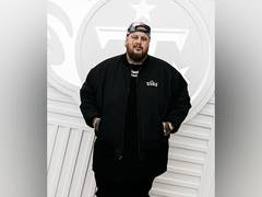 
      
      Jelly Roll gives tribute to 