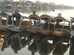
      
      Cold wave continues as Srinagar records minimum temp of 2 degrees
      
      