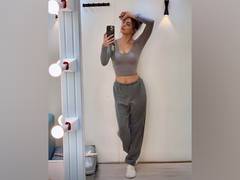 
     Priyanka Chopra gives major Rangeela vibes in latest post
    