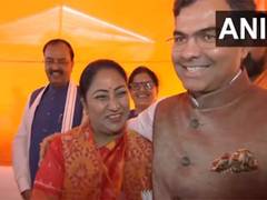 
      
      Delhi CM-designate Rekha Gupta arrives at Ramlila Maidan
      
      