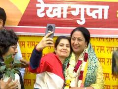 
      
      People gathered to greet newly appointed Delhi CM
      
      