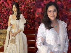 
    Suhana twins with mother Gauri Khan
    