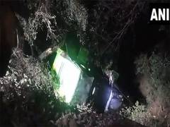 
      
      J-K: 17 pilgrims injured after bus falls into gorge near Manda
      
      