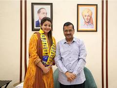 
      
      Punjabi actress Sonia Mann joins AAP in presence of Arvind Kejriw
      
      