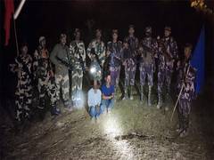 
      
      BSF foils illegal attempts to cross border, 6 Bangladeshis held
      
      