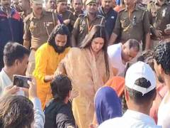 
      
      Katrina Kaif takes holy dip at Triveni Sangam during Mahakumbh
      
      
