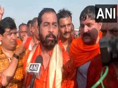 
      
      Mahatashtra Dy CM visits Mahakumbh with family
      
      