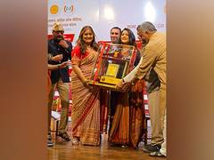 
      
      Voice of Media Confer Maharashtra Bhushan 2024 to Seema Singh 
      
      