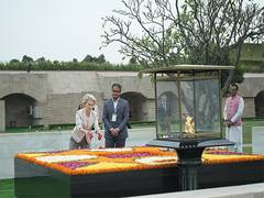 
      
      European Commission President pays tribute to Mahatma Gandhi 
      
      