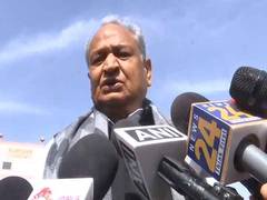 
      
      Ashok Gehlot appeals for aid to traders affected by Surat fire
      
      