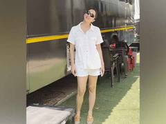 
    Kiara Advani steps out for first time after announcing pregnancy
    
