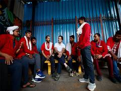 
      
      Rahul Gandhi lauds porters for saving lives during NDLS stampede
      
      