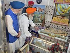 
      
      Hardeep Puri visits historic Gurdwara Bramh Kund in Ayodhya
      
      