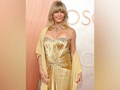 
      
      Goldie Hawn flaunts Sabyasachi's necklace at Oscars party
      
      