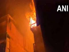 
      
      Fire breaks out at residential area in J-K's Anantnag
      
      