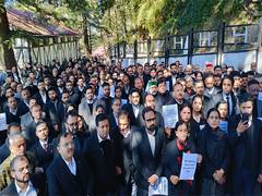 
      
      Advocates hold protest March to Raj Bhawan in Shimla 
      
      