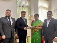 
      
      Ukraine Envoy to India meets Maharashtra govt official
      
      