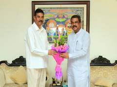 
      
      Union Minister Pradhan pays courtesy visit to Odisha Governor
      
      