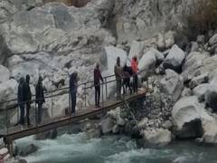 
      
      Uttarakhand: Temporary bridge constructed on Alaknanda river 
      
      